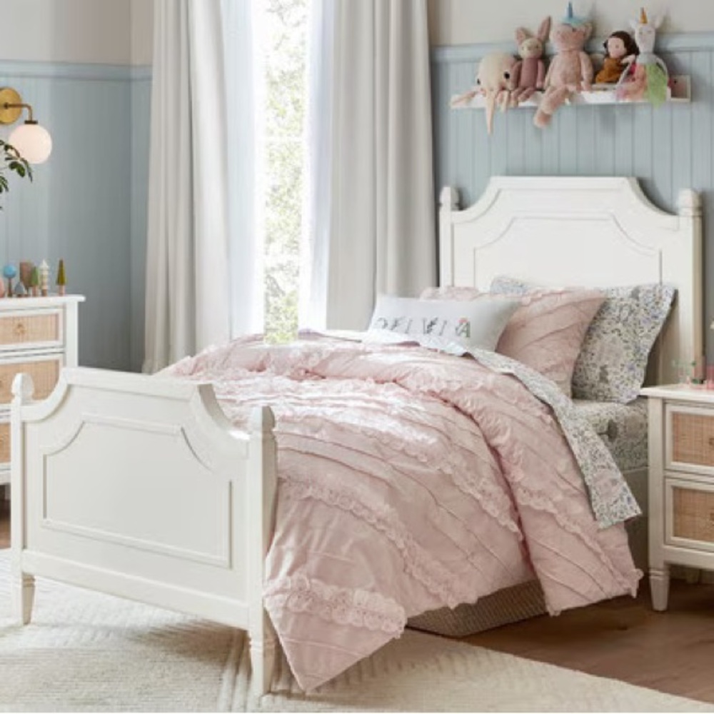 PBK Twin Eyelet Quilt and Sham